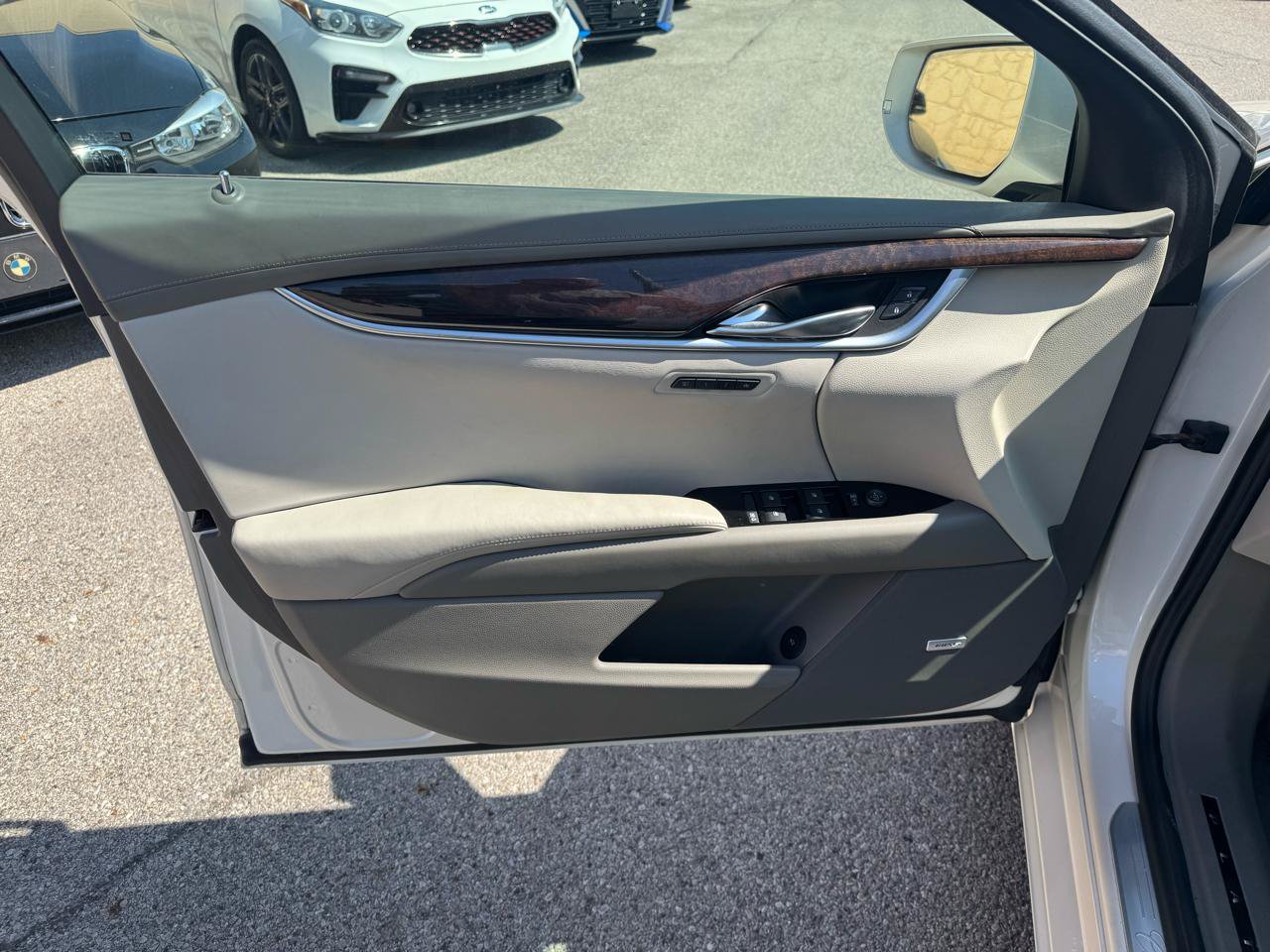 Used 2013 Cadillac XTS Platinum FWD image 11