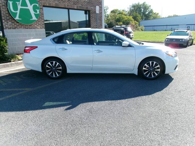 Used 2016 Nissan Altima 2.5 SL w/ 2.5 Technology Package FWD image 3