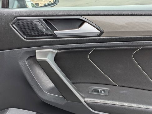 Used 2024 Volkswagen Tiguan SE image 34