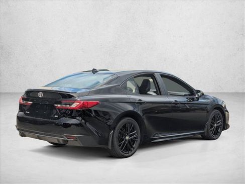 Used 2025 Toyota Camry LE FWD image 5