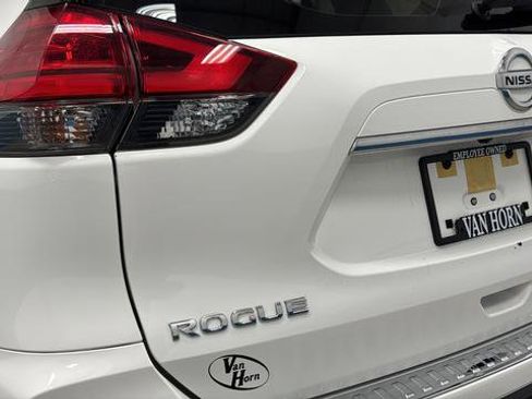 Used 2017 Nissan Rogue S image 33