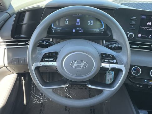 Used 2024 Hyundai Elantra SE image 18
