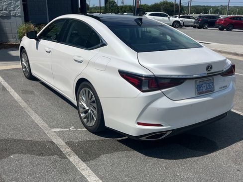 Used 2021 Lexus ES 350 Ultra Luxury w/ Accessory Package 2 FWD image 3