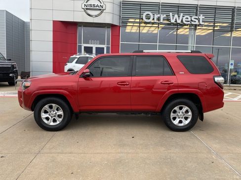 Used 2022 Toyota 4Runner SR5 Premium image 2