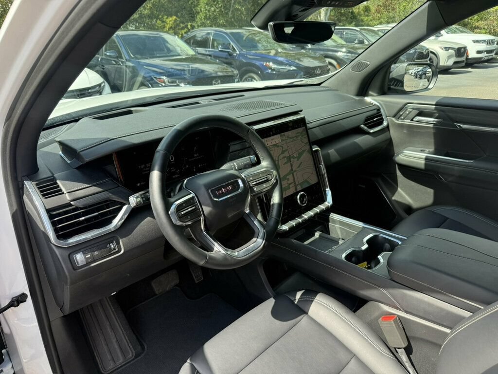 Used 2026 GMC Acadia Elevation w/ Elevation Premium Package FWD image 3