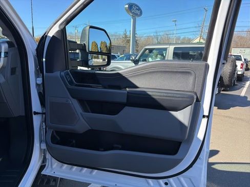 Used 2023 Ford F250 XLT w/ Black Appearance Package image 11