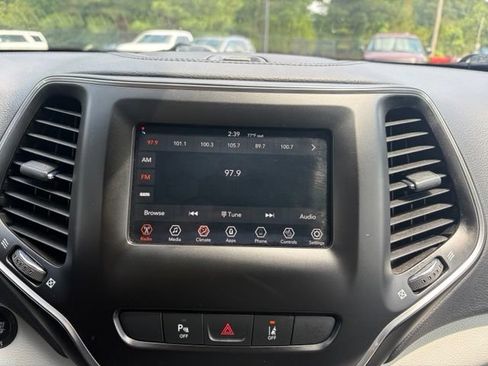 Used 2021 Jeep Cherokee Latitude Plus w/ Sun & Sound Group AWD/4WD image 9