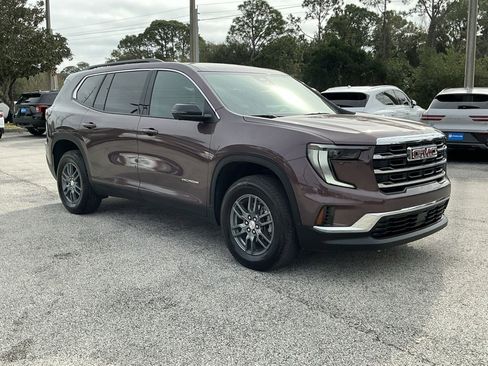 Used 2025 GMC Acadia Elevation image 11