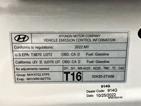 Used 2022 Genesis GV80 2.5T w/ Advanced Package 02 AWD/4WD image 24