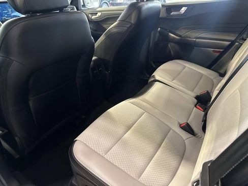 Used 2025 Ford Escape SE image 13