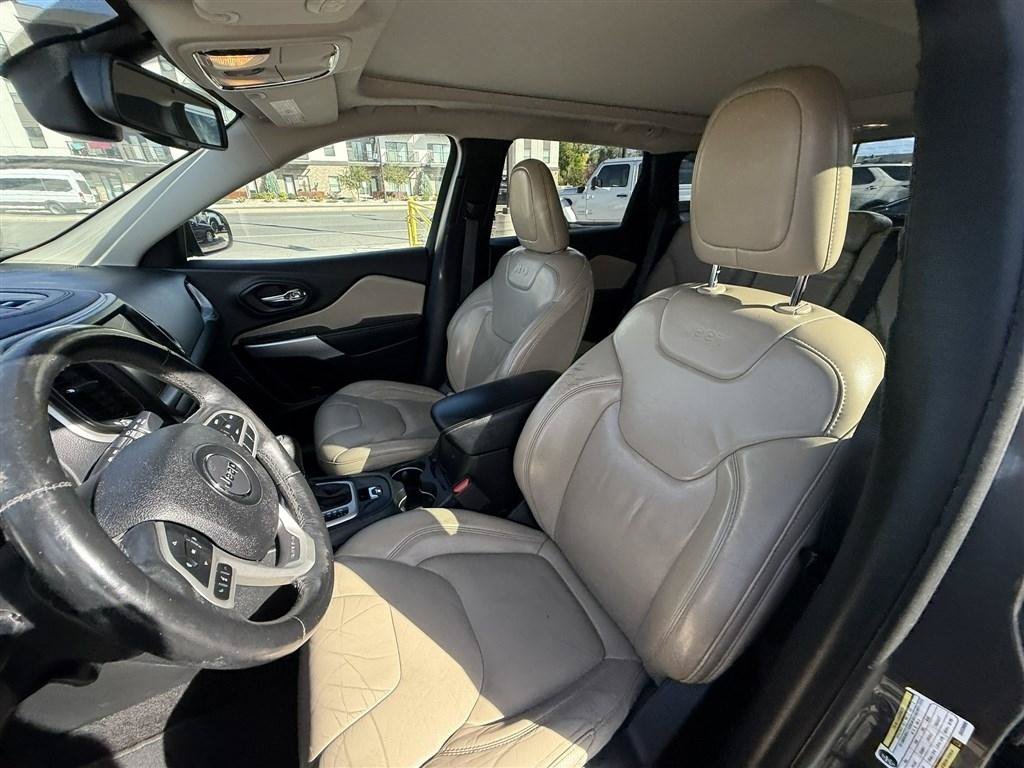 Used 2017 Jeep Cherokee Limited AWD/4WD image 13