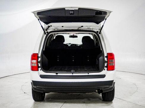 Used 2015 Jeep Patriot Latitude AWD/4WD image 7