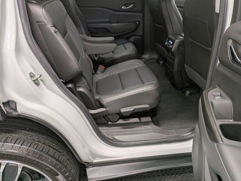 Used 2023 GMC Acadia SLT w/ Technology Package image 25