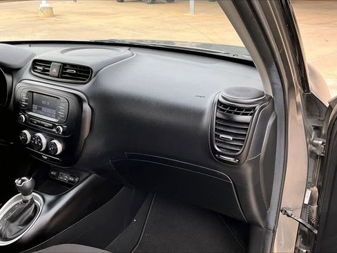Used 2019 Kia Soul image 16