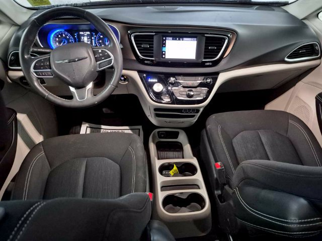 Used 2022 Chrysler Voyager LX FWD image 11