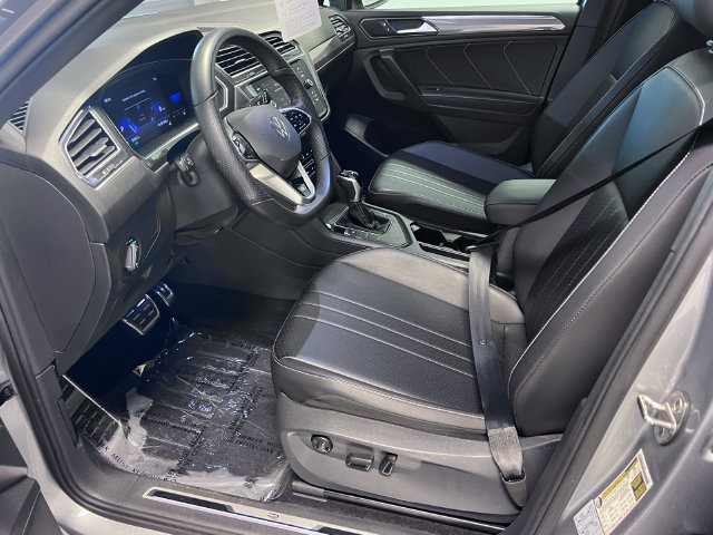 Certified 2022 Volkswagen Tiguan SE R-Line FWD image 7