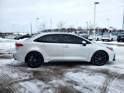 Used 2023 Toyota Corolla SE w/ SE Package image 4