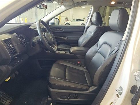 Used 2023 Nissan Pathfinder SL image 6