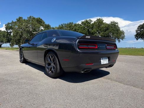 Used 2019 Dodge Challenger R/T RWD image 4