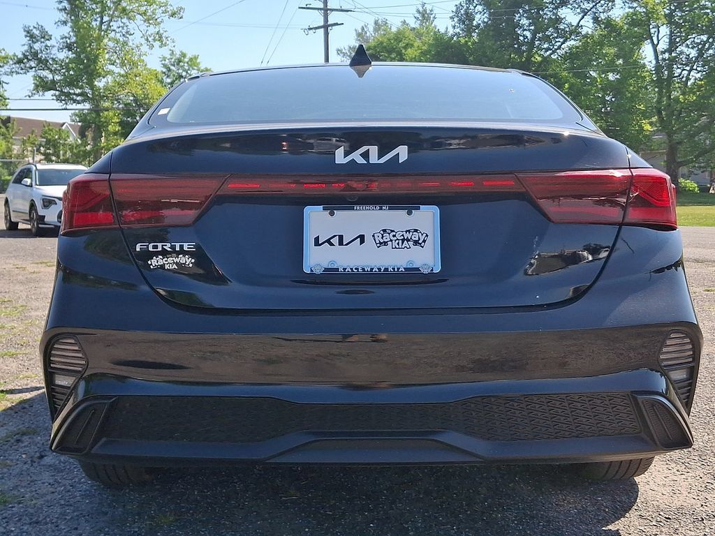 Certified 2023 Kia Forte LXS w/ LXS Technology Package FWD image 5