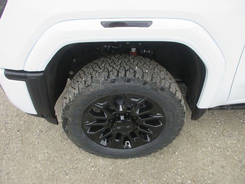New 2026 GMC Sierra 3500 AT4 w/ AT4 Premium Plus Package AWD/4WD image 14