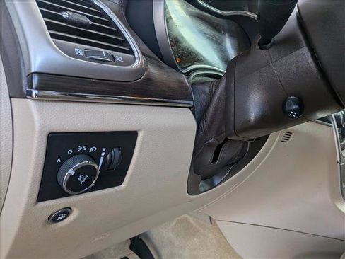 Used 2018 Jeep Grand Cherokee Overland image 16