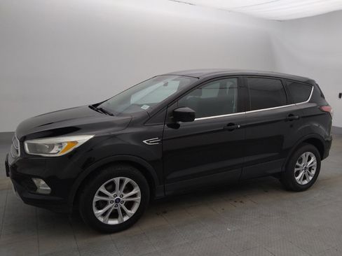 Used 2017 Ford Escape SE image 2