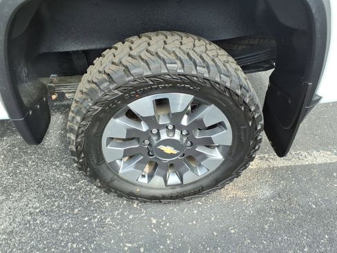 Used 2021 Chevrolet Silverado 2500 Custom w/ Custom Value Package image 6