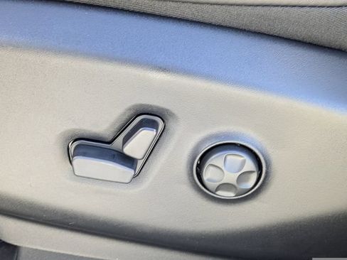 New 2026 Chrysler Pacifica Select FWD image 19