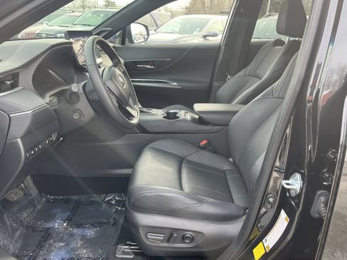 Used 2023 Toyota Venza Limited image 20