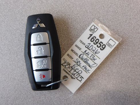 New 2026 Mitsubishi Outlander SEL image 39