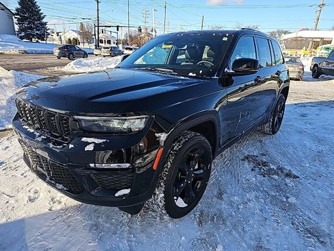 Certified 2024 Jeep Grand Cherokee Limited w/ Black Appearance Package image 7