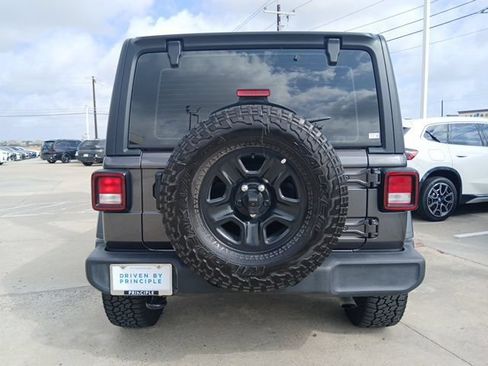 Used 2025 Jeep Wrangler Unlimited Sport AWD/4WD image 8