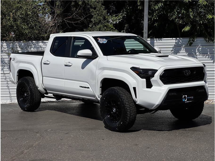 Used 2025 Toyota Tacoma TRD Sport AWD/4WD image 6
