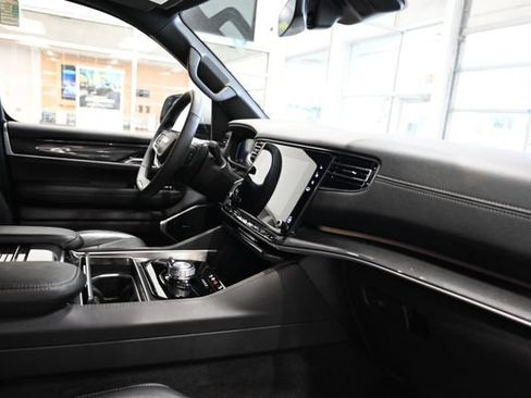 Used 2022 Jeep Wagoneer Series I AWD/4WD image 16