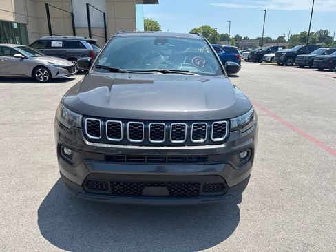 Used 2024 Jeep Compass Latitude AWD/4WD image 2