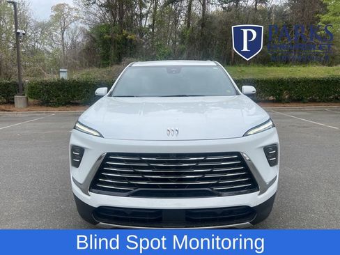 Used 2025 Buick Enclave Preferred image 4