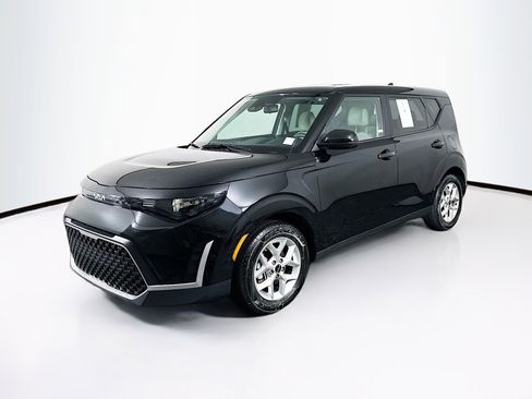 Used 2025 Kia Soul LX w/ LX Technology Package image 3