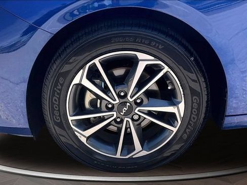 Used 2023 Kia Forte LXS FWD image 8