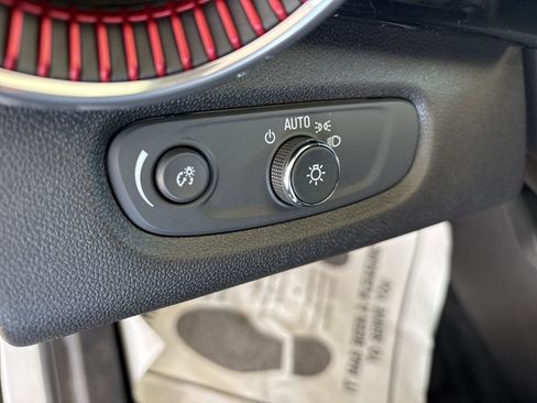 Certified 2024 Chevrolet Trax RS w/ Sunroof Package image 13