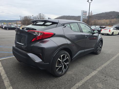 Used 2018 Toyota C-HR XLE image 3