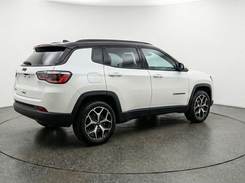 Used 2025 Jeep Compass Limited AWD/4WD image 9