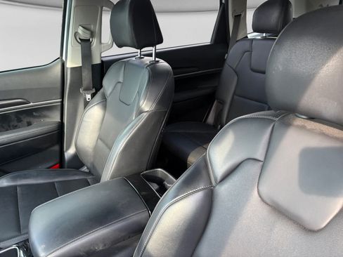 Used 2024 Kia Telluride S w/ S Sunroof Package FWD image 9
