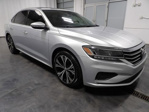 Used 2021 Volkswagen Passat 2.0T SE image 2