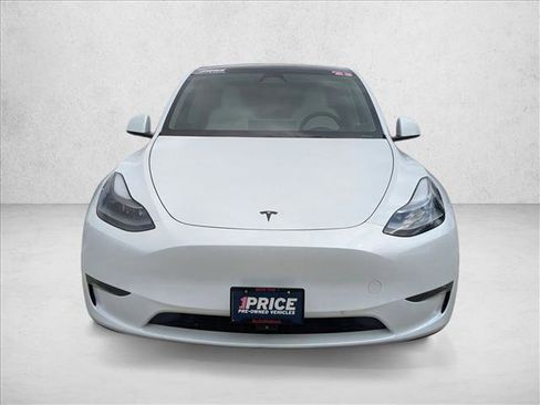 Used 2023 Tesla Model Y Performance image 2