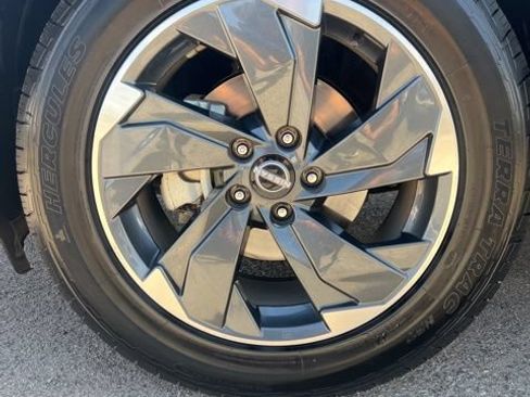 Used 2025 Nissan Rogue SV FWD image 36