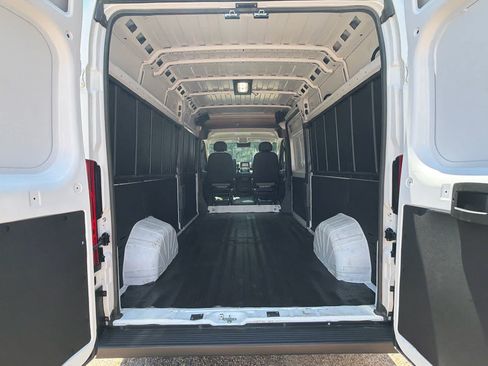 Used 2025 RAM ProMaster 2500 w/ Convenience Group FWD image 15