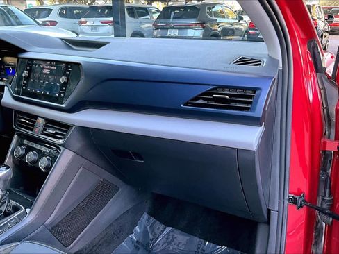 Certified 2023 Volkswagen Taos SE w/ Panoramic Sunroof Package image 18