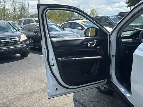 Used 2022 Jeep Compass Trailhawk w/ Trailhawk Convenience Group AWD/4WD image 11