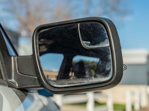 Used 2018 Ford Explorer XLT w/ Equipment Group 202A image 12